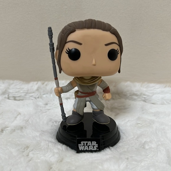 Funko Pop! Star Wars #58 Rey Vinyl Bobble-Head - Picture 4 of 5